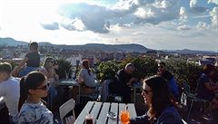 Výhled na Budape nabízí i 360 Bar.