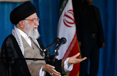 Íránský duchovní Alí Chameneí.