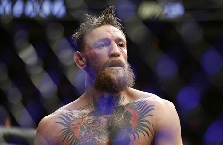 Zklaman Conor McGregor byl pmo v oktagonu inzultovn lenem Rusova tmu.