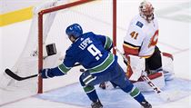 tonk Vancouver Canucks Brendan Leipsic vstil branku branki Calgary Flames...