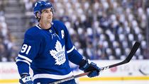 Centr Toronto Maple Leafs John Tavares pi svm debutu v NHL za nov tm.