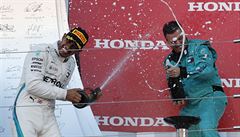 Lewis Hamilton po VC Japonska (se lenem týmu)