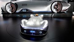 Elektromobil Mercedes EQ Silver Arrow má dojezd na jedno dobití 400 kilometr....