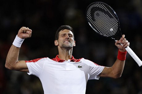 Novak Djokovi se raduje z vítzství na anghaj Open a posunu na druhé místo...