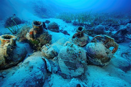 Amfory, které byly nalezeny kolem vraků lodí v Egejském moři.