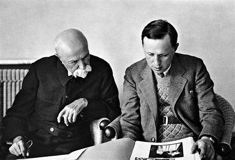 Tomáš Garrigue Masaryk (vlevo) a Karel Čapek