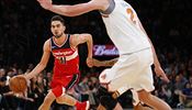 Washington Wizards guard Tomas Satoransky (31) drives to the basket against New...