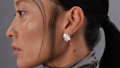 Nastassia pou�ila také polodrahokamy, acetát celulózy ale i ready-made objekty,...