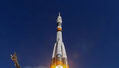 Lo Sojuz odstartovala z kosmodromu Bajkonur, daleko se vak nedostala.