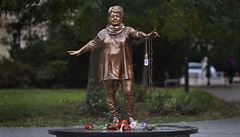 V Husov sadu v centru Ostravy byla 16. íjna 2018 odhalena bronzová socha...