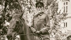 Filmový Masaryk (Martin Huba) se v sedle nedal zahanbit. Snímek Hovory s TGM...