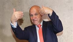 Pavel Fischer sledoval se svým týmem výsledky voleb v kavárn� Smetana Q na...