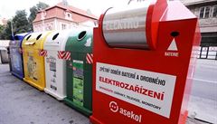 Kontejnery na tříděný odpad. Ilustrační foto | na serveru Lidovky.cz | aktuální zprávy