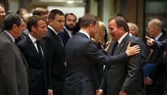 Lucemburský premiér Xavier Bettel (druhý zprava) vítá védského premiéra...