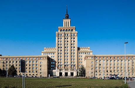 Ikonické stavby sorely v Praze: a hotel International v Podbab (architekt...