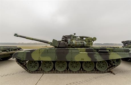 Tank T-72M4 CZ je vyzbrojen 125mm kanonem s rychlost stelby a 8 ran za...