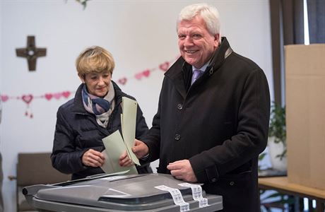 Oekává se, e volby v Hesensku znovu zvýí tlak na stabilitu celonmecké vlády...