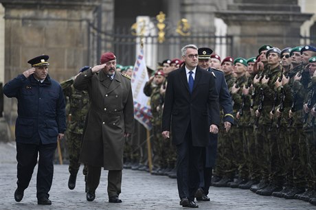 Ministr obrany Lubomír Metnar pijel na slavnostní vojenskou písahu a sloení...