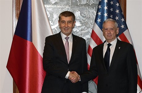 Premiér Andrej Babi (vlevo) se 28. íjna 2018 v Praze setkal s americkým...