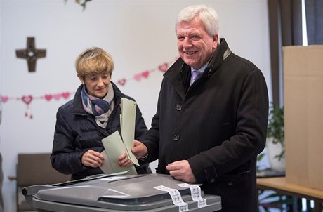 Oekává se, e volby v Hesensku znovu zvýí tlak na stabilitu celonmecké vlády...