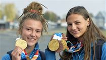 Medailistky z olympiády mládeže - zleva běžkyně Barbora Malíková a plavkyně...
