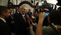 Prezident Miloš Zeman po schůzi Sněmovny odpovídal na dotazy novinářů.
