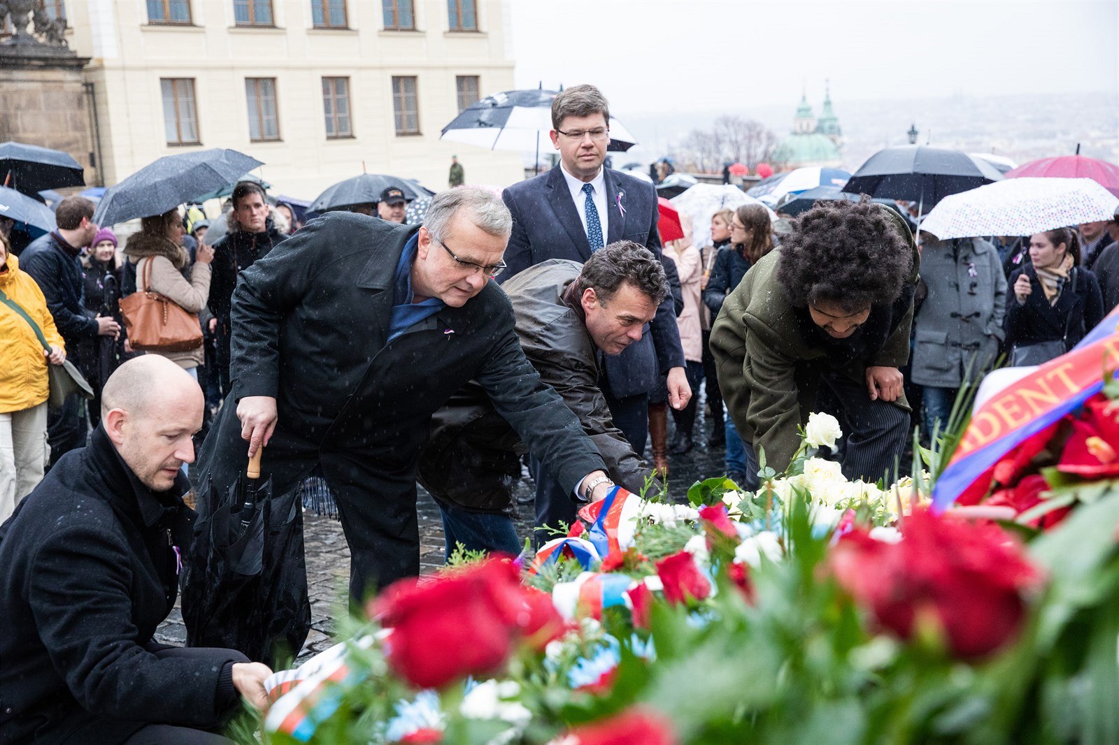 K so�e Tomá�e G. Masaryka p�i�li polo�it v�nce zástupci TOP 09 Jakub Lep�,...