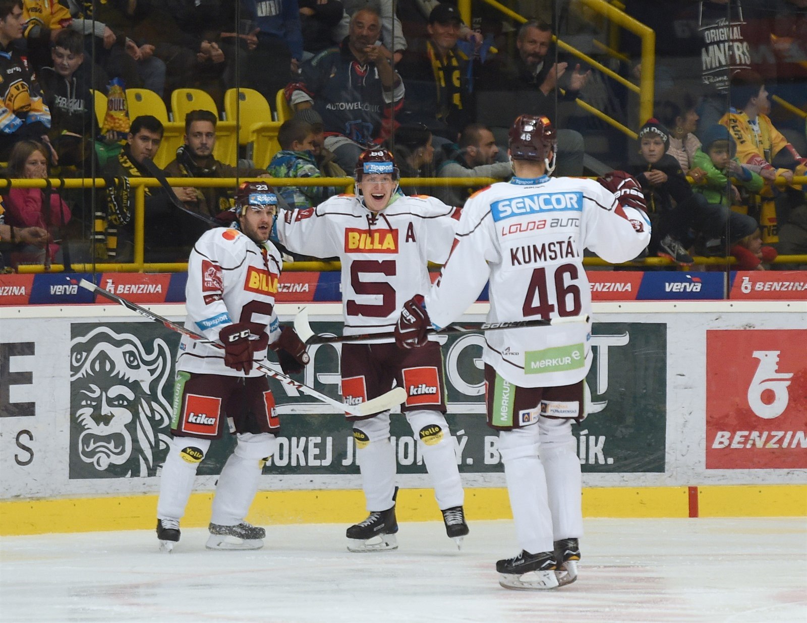 Hokejisté Sparty p�edvedli b�hem dvou dn� dal�í parádní obrat.