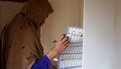 Hlasování, v nm se na 2500 kandidát uchází o 250 kesel v afghánském...