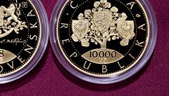 eská národní banka pedstavila zlatou minci s nominální hodnotou 10.000 K,...