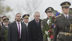 Milo Zeman pi pokládání vnc na praském Vítkov.