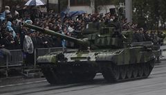 Tank T-72M4 CZ bhem pehlídky na Evropské tíd.