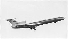 Tu-154 se zítil ped ranvejí.