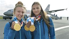 Medailistky z OH mládee - zleva bkyn Barbora Malíková a plavkyn Barbora...