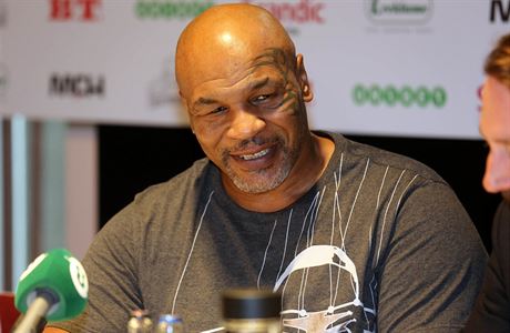 Mike Tyson na tiskov konferenci.