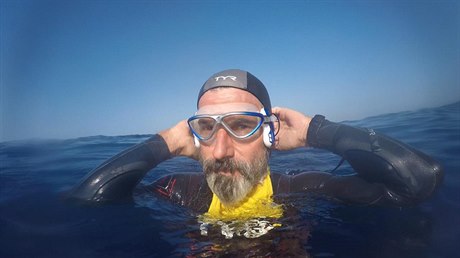 Dálkový plavec Ben Lecomte pi své cest skrz Tichý oceán.