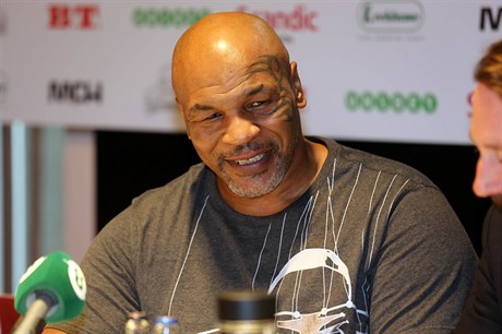 Mike Tyson na tiskové konferenci.