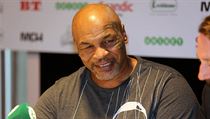 Mike Tyson na tiskové konferenci.