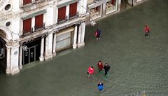 V Benátkách zpsobil silný vítr v kombinaci se vzedmutou hladinou vody záplavy.