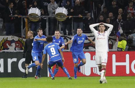 Pavel Kadeábek (uprosted hrá Hoffenheimu) se raduje z vyrovnávací branky.