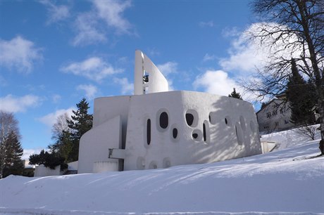 Kostel St. Jean v La Chaux-de-Fonds, mimochodem, roditi Le Corbusiera