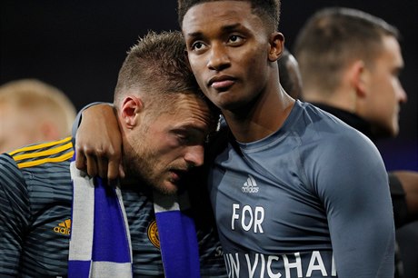Fotbalisté Leicesteru v emotivním prvním utkání po úmrtí svého majitele Viaje...