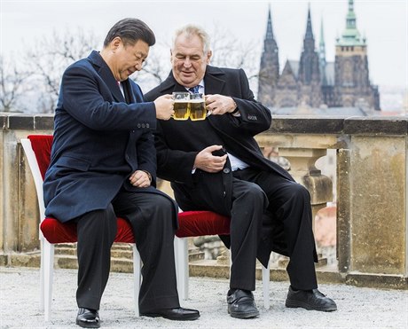 Český prezident Miloš Zeman a jeho čínský protějšek Si Ťin-pching.