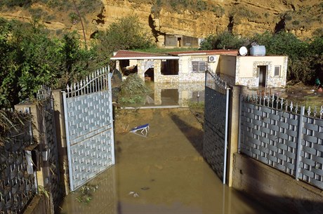 Zaplavené domy na Sicílii.