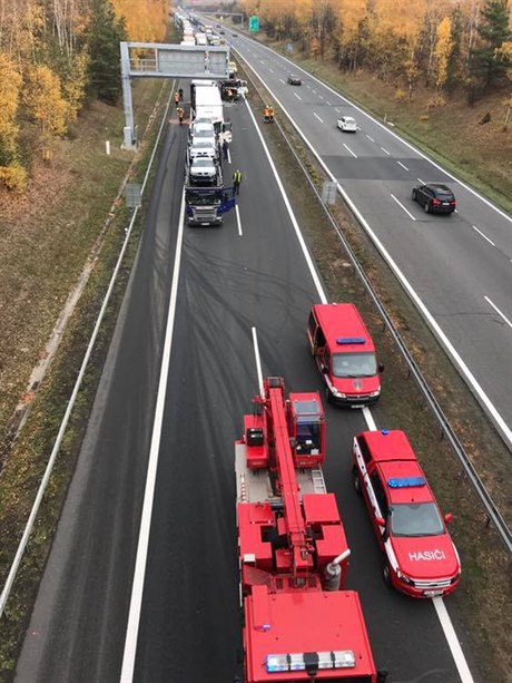 Dálnici D5 uzavela na 6. kilometru ve smru na Plze nedaleko Rudné hromadná...