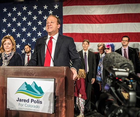 Nov zvolený guvernér Colorada Jared Polis se stal vbec prvním oteven...