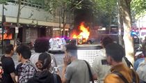 Hoc auto po toku v melbournsk Bourke Street.