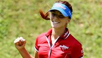 Česká golfistka Klára Spilková se raduje ze senzačního úspěchu.