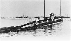 Na snímku je ponorka typu U-20, která potopila v roce 1915 na neznámém míst...