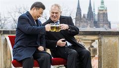 Miloš Zeman a čínský prezident Si Ťin-pching se setkali již šestkrát. Jedno z...